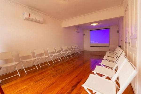 sala-grupo-25-pessoas-casa-backer.jpg 1