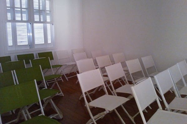 sala-grupo-25-pessoas-casa-backer.jpg 2