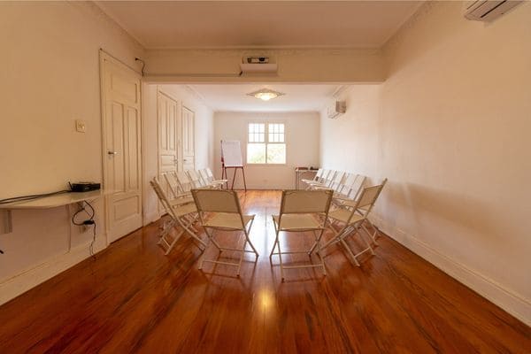 sala-grupo-25-pessoas-casa-backer.jpg 4
