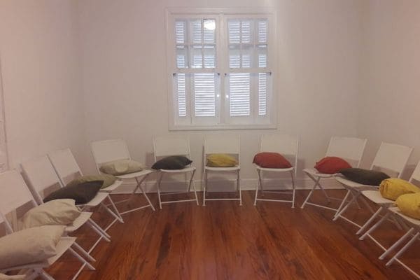 sala-grupo-25-pessoas-casa-backer.jpg 5
